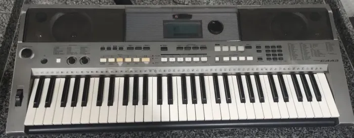 Teclado Yamaha PSR-E443 + Mesa de som MG82cx + Microfone M-K5