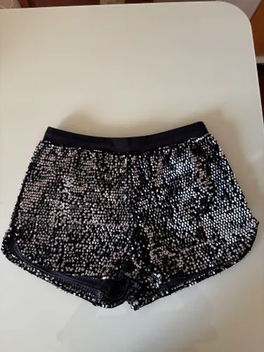 Shorts com paetê TAM M