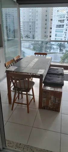 Jogo de Mesa com Cadeiras e Banco com Almofadas - Estilo Rústico Moderno