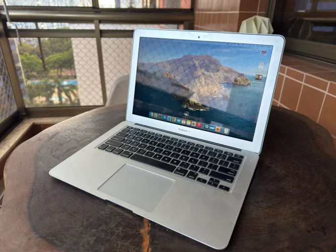 MacBook Air 2017 - Ótimo Estado + Acessórios!