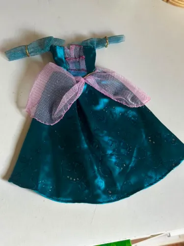 Barbie da ilha: vestido artesanal da Rosella
