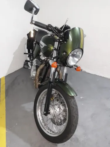 Triumph Bonneville T100 - Thruxton 900
