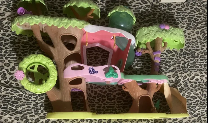 Brinquedo Casa na árvore Littlest Pet Shop (LPS)