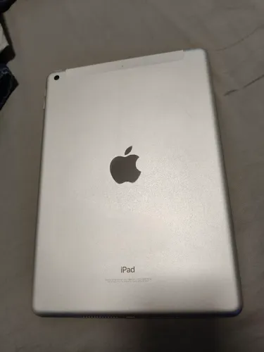iPad 6ª Geração 128GB Wi-Fi + Cellular - Prata