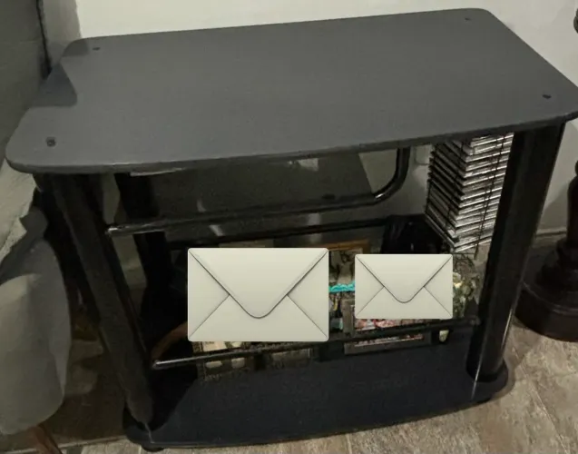 Rack super resistente (cinza de madeira, ferro e vidro)