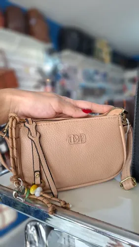 Bolsa feminina pequena (cabe celular)