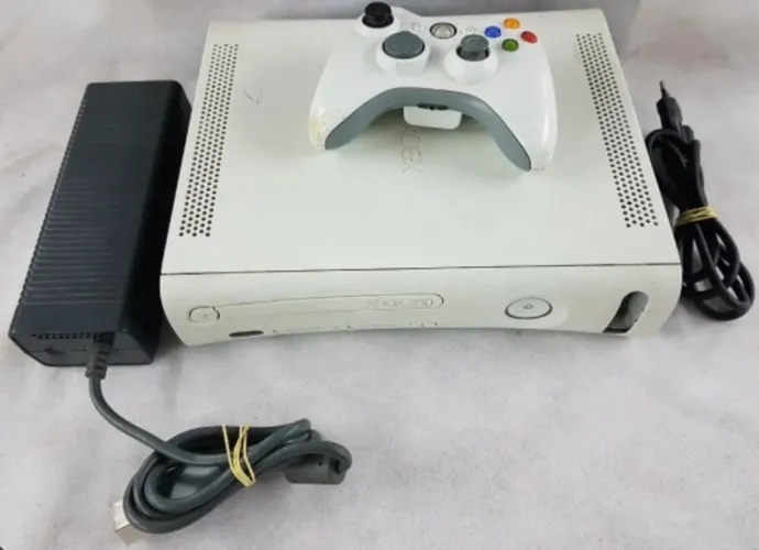 Xbox 360 slim branco + 01 controle + kinect (acompanha alguns jogos de brinde)