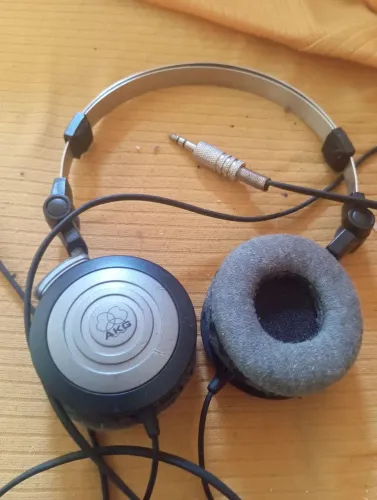 Fone Akg usado