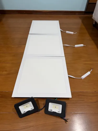 3 Painéis Plafon de Embutir e 2 Refletores de LED