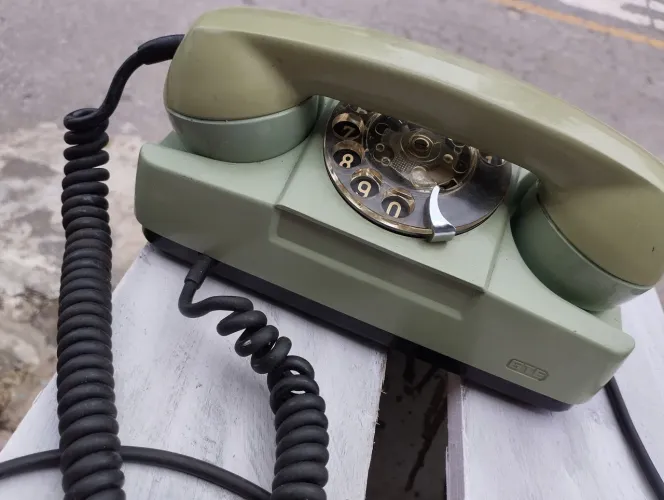 Telefone antigo de disco modelo tijolinho Verde ?