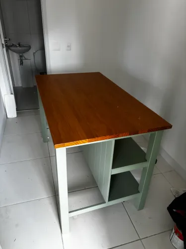 Ilha / Bancada TokStok de Cozinha em Madeira (Urgente)