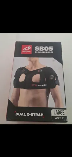 Imobilizador de Ombro EVS SB05 Dual X-Strap Novo na Caixa