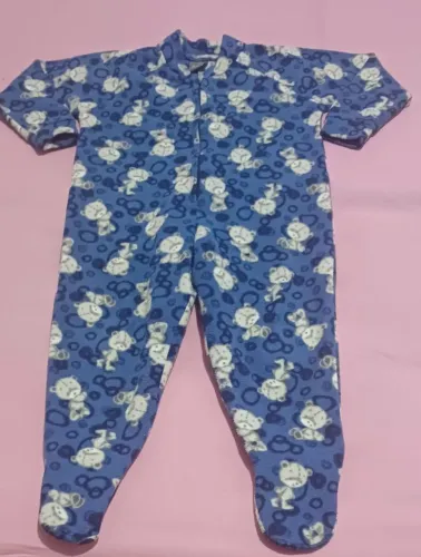 Macacão infantil tamanho 2 anos semi novo,  com zíper,  medindo 88 cm de comprimento 