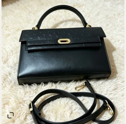 Bolsa preta com couro de avestruz original comprada no Japão com nf
