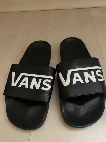 Vende-se tênis e chinelo VANS(tênis 43 chinelo 42) usado uma vez