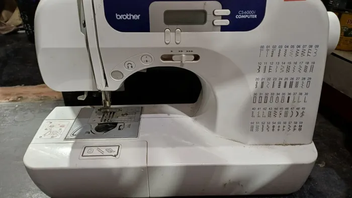 Máquina de Costura Brother CS6000i Computadorizada ?
