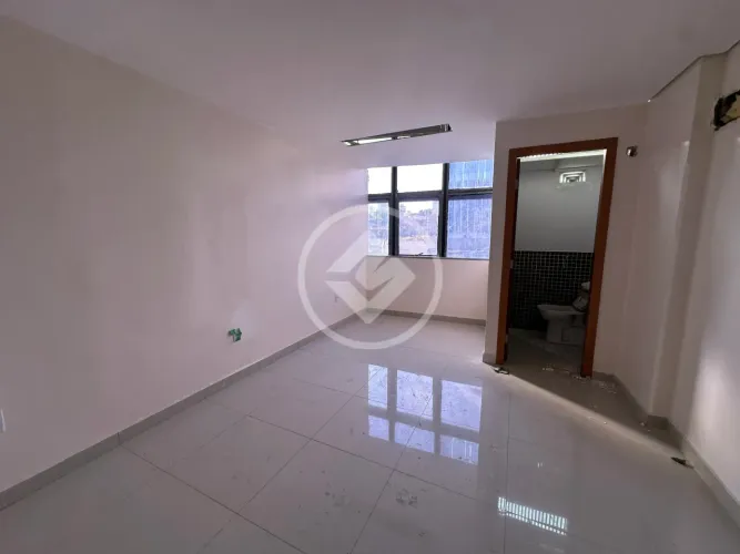Sala comercial no edifício Fitmind Center, com 25,07m2, banheiro exclusivo. Locação $ 3.20