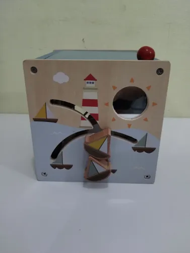 Cubo de atividades Montessori, 15 cm de cada lado.