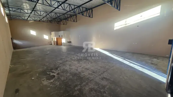 Imóvel Comercial de 300 m² para Aluguel no Bairro Dona Amélia