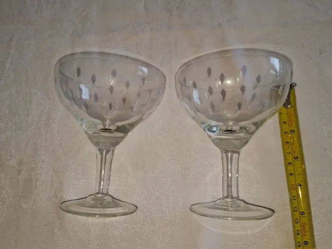 2 taças de champanhe em cristal 12 cm altura e 10 cm diâmetro LINDAS E DELICADAS