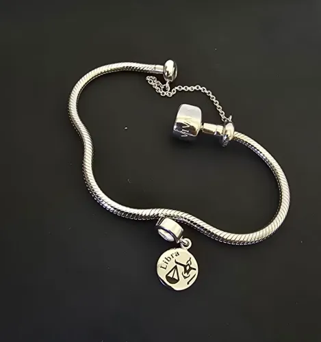Berloque em prata signo de Libra