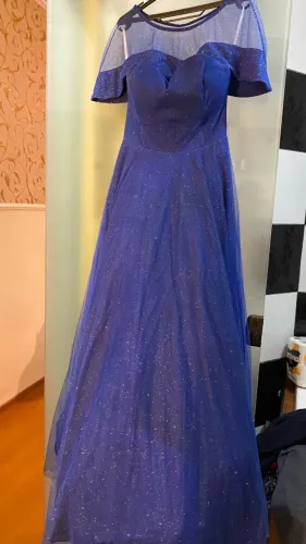 Vestido Estilo Cinderela Azul Com Brilho e capa removivel tam 44