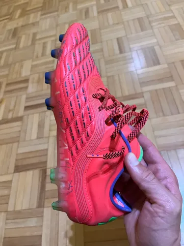 Chuteira Under Armour Elite