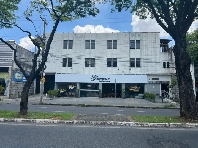 PREDIO COMERCIAL NA AVENIDA COM GALPAO, LOJA E ANDARES DE SALAS