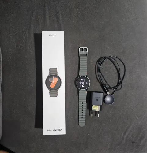 ? Samsung Galaxy Watch7 LTE (eSIM) - Usado em Excelente Estado