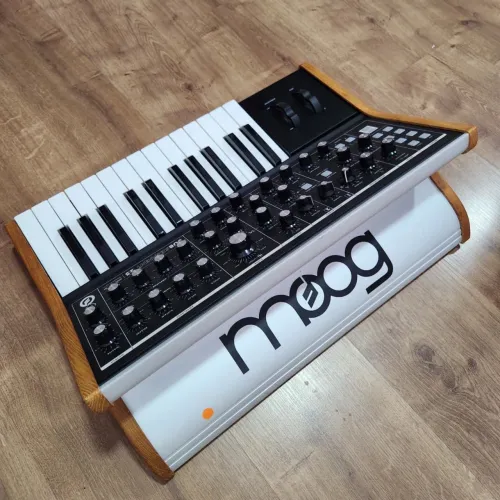 Moog Subsequent 25