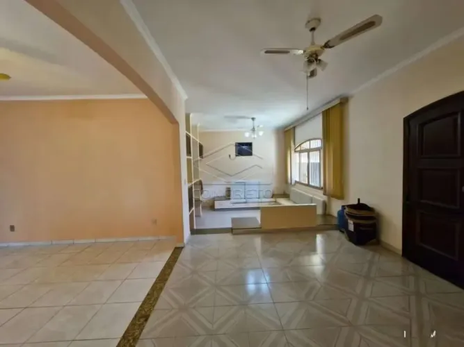LINDA CASA DE 3 DORMITÓRIOS EM ÓTIMA LOCALIZAÇÃO DE BAURU/SP