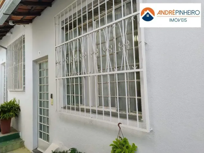 Casa geminada de 02 quartos em ótima localização no Jardim Leblon