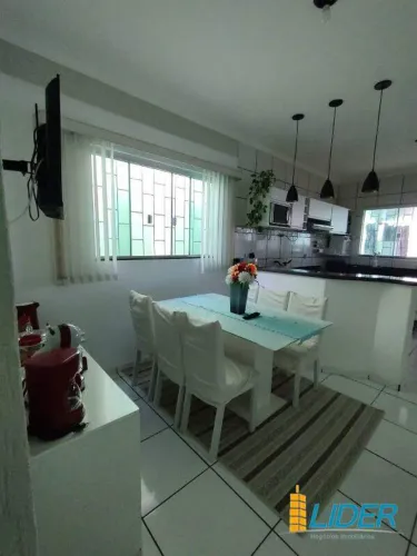 Casa à venda, 3 quartos, 1 suíte, 1 vaga, PLANALTO - Uberlândia/MG