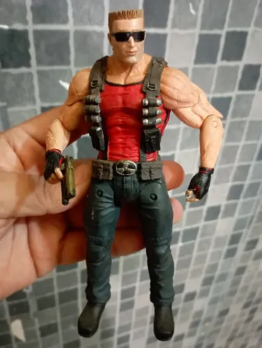 FIGURA NECA DUKE NUKEM
