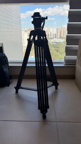 Tripé Profissional Kingjoy VT-2500 com Cabeça Hidráulica Fluida para 10kg