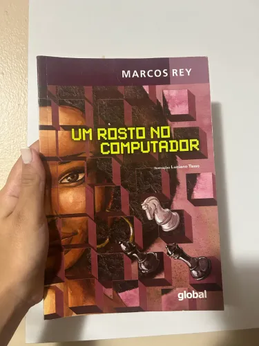 Um Rosto no computador 