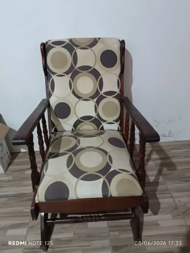 Cadeira de balanço antiga 