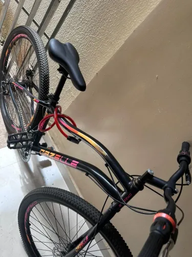 bicicleta é uma Colli Cazelle Veneza Aro 29