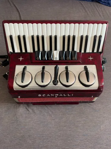 Sanfona Acordeon scandalli 80 baixos 