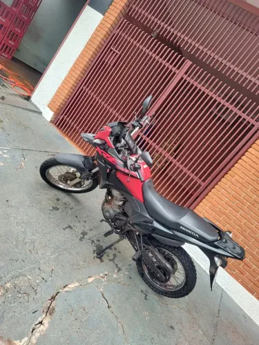 Vende -se bem cuidada nunca caiu,único dono