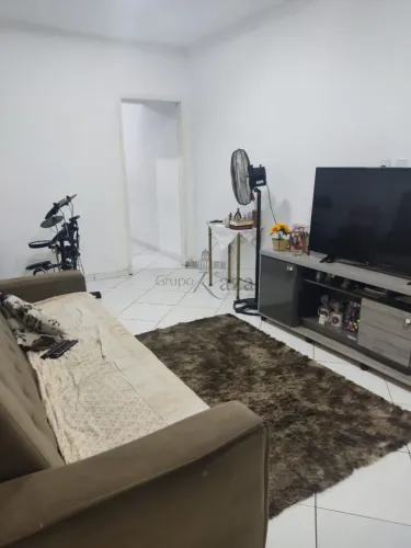 Oportunidade - Casa - Conjunto Residencial Elmano Ferreira Veloso - 3 Dormitórios - 90m².