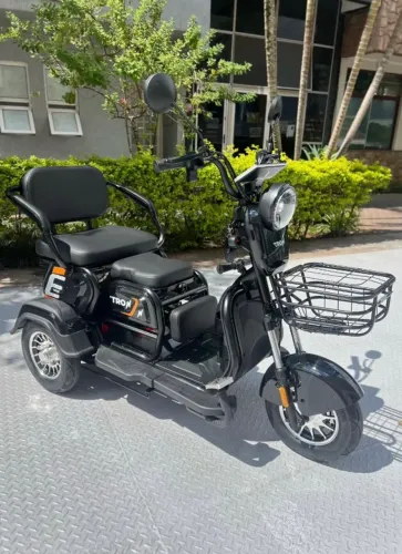 Triciclo elétrico 