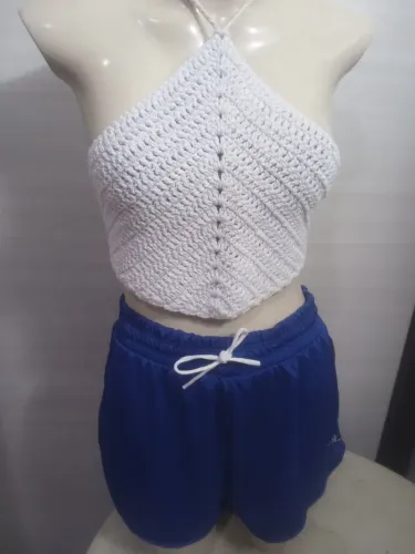 SHORT BRASIL AZUL, TECIDO RESPIRÁVEL, POSSUI FORRO NA PEÇA, VESTE DO 36 AO 38.