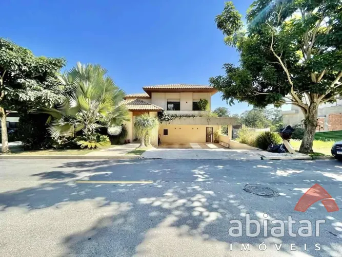 Casa de 610m² com 6 dormitórios com 2 vagas de garagem - Moinho Velho