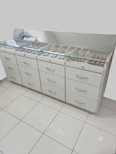 Móvel Expositor com vitrine