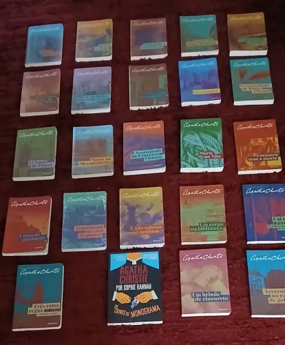 PEQUENA BIBLIOTECA COM LIVROS ANTIGOS DIVERSOS/ AGATHA CHRISTIE