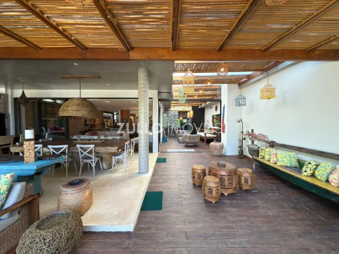 Casa Pé na Areia à venda com 580m², 4 quartos, 4 suítes, 5 vagas no bairro Praia de Maresi