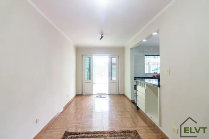 Casa à Venda com 2 Quartos (1 Suíte) e 2 Vagas no Jardim Roberto - Osasco