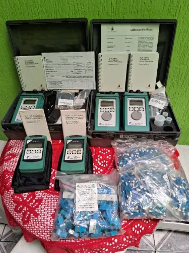 Vendo instrumentos de medição de telecomunicações