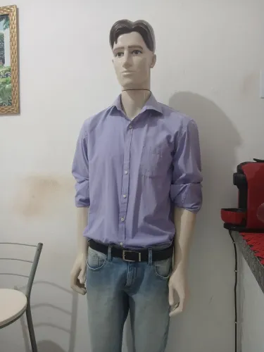Vende- um manequim  masculino 